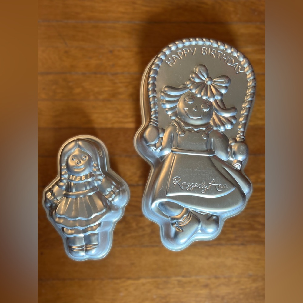 Vintage Wilton Raggedy Ann Cake Pans with Colorful Insert - Picture 2 of 5